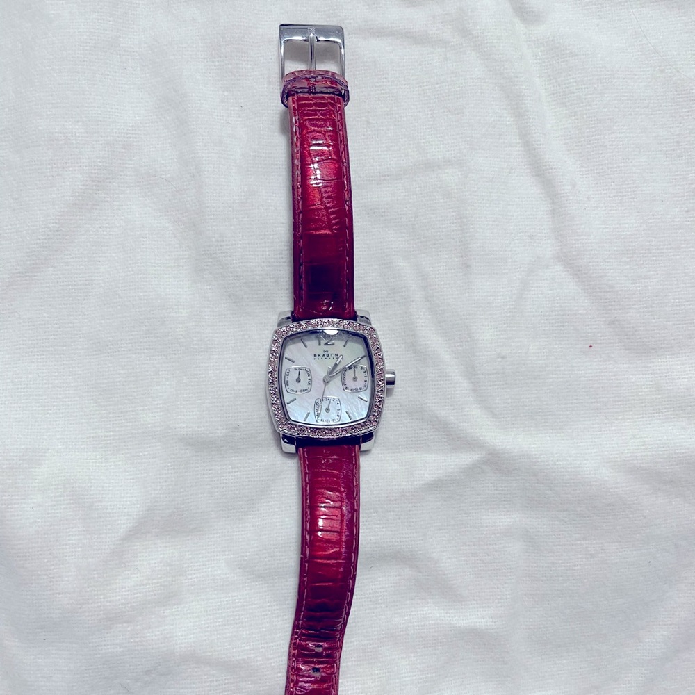 Skagen watch with pink leather band - Picture 2 of 8